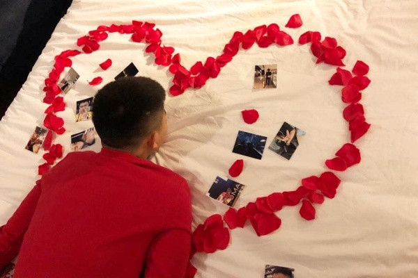 Không chỉ vậy, nhiều cặp đôi phi công trẻ lái máy bay khác cũng hứng thú khoe tình yêu xanh mượt của mình bên dưới phần bình luận của bài viết. Tình trường cũng một chín một mười không hề thua kém gì chủ thớt.