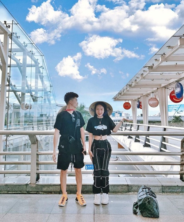 Cặp đôi chàng 2K, nàng 9X cũng thường xuyên khoe ảnh hạnh phúc bên nhau trong các chuyến du lịch.