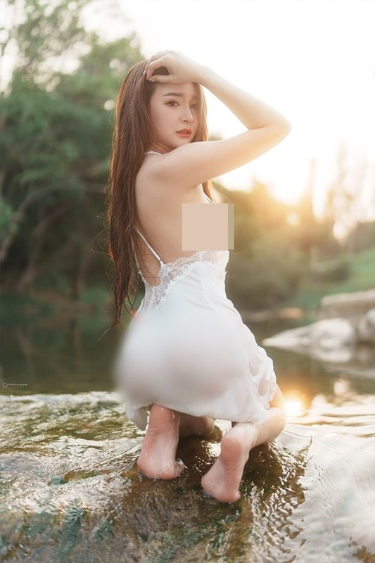 Chứng kiến những bức ảnh mới của Thanisorn Yap, nhiều người mệnh danh cô nàng là "nữ thần tắm suối" phiên bản mới của Thái Lan.