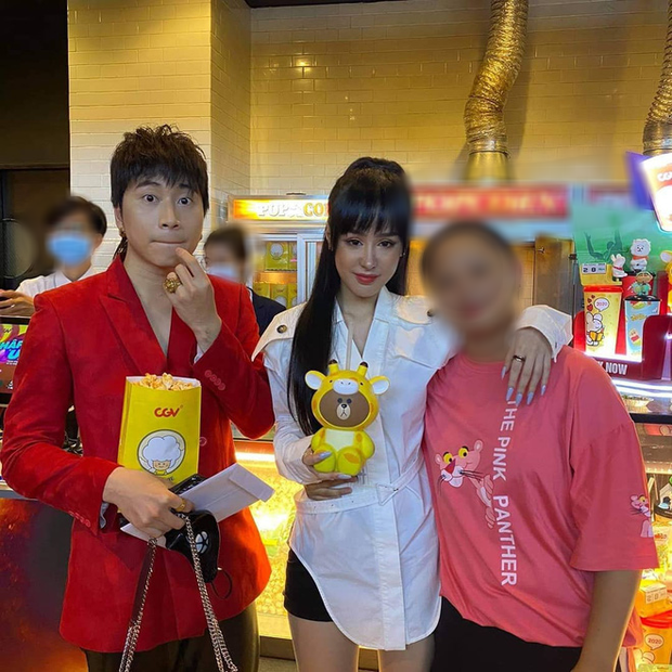 Nhắc đến chàng rapper điển trai Karik, ngoài vai trò HLV "dạy trò giỏi" ở Rap Việt, anh còn ồn ào bởi những mối tình của mình với loạt hot girl. Drama và lùm xùm phải kể đến là đoạn tình cảm với hot girl Bella.