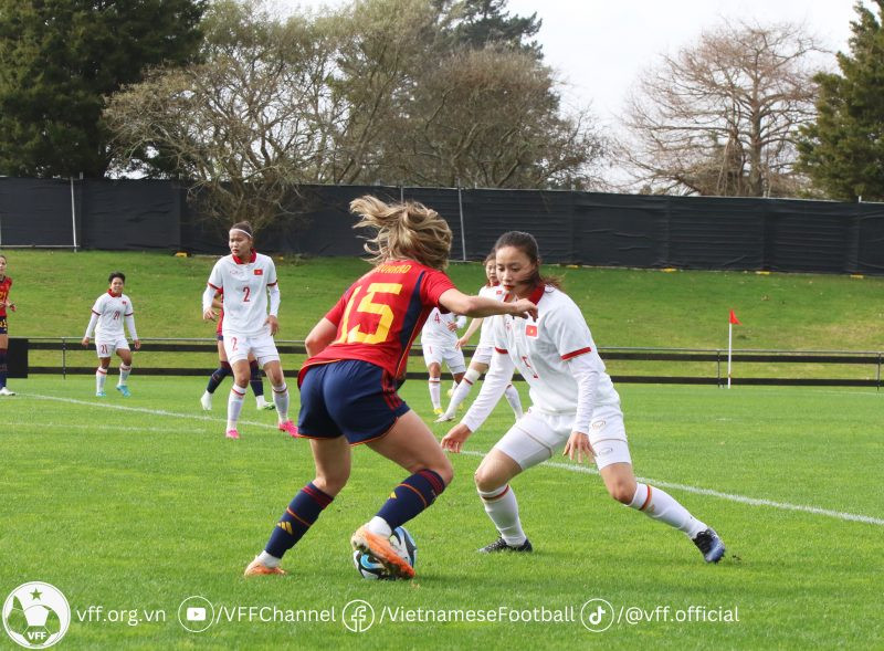 CDV DNA noi gi ve tran thua cach biet cua doi tuyen nu Viet Nam?