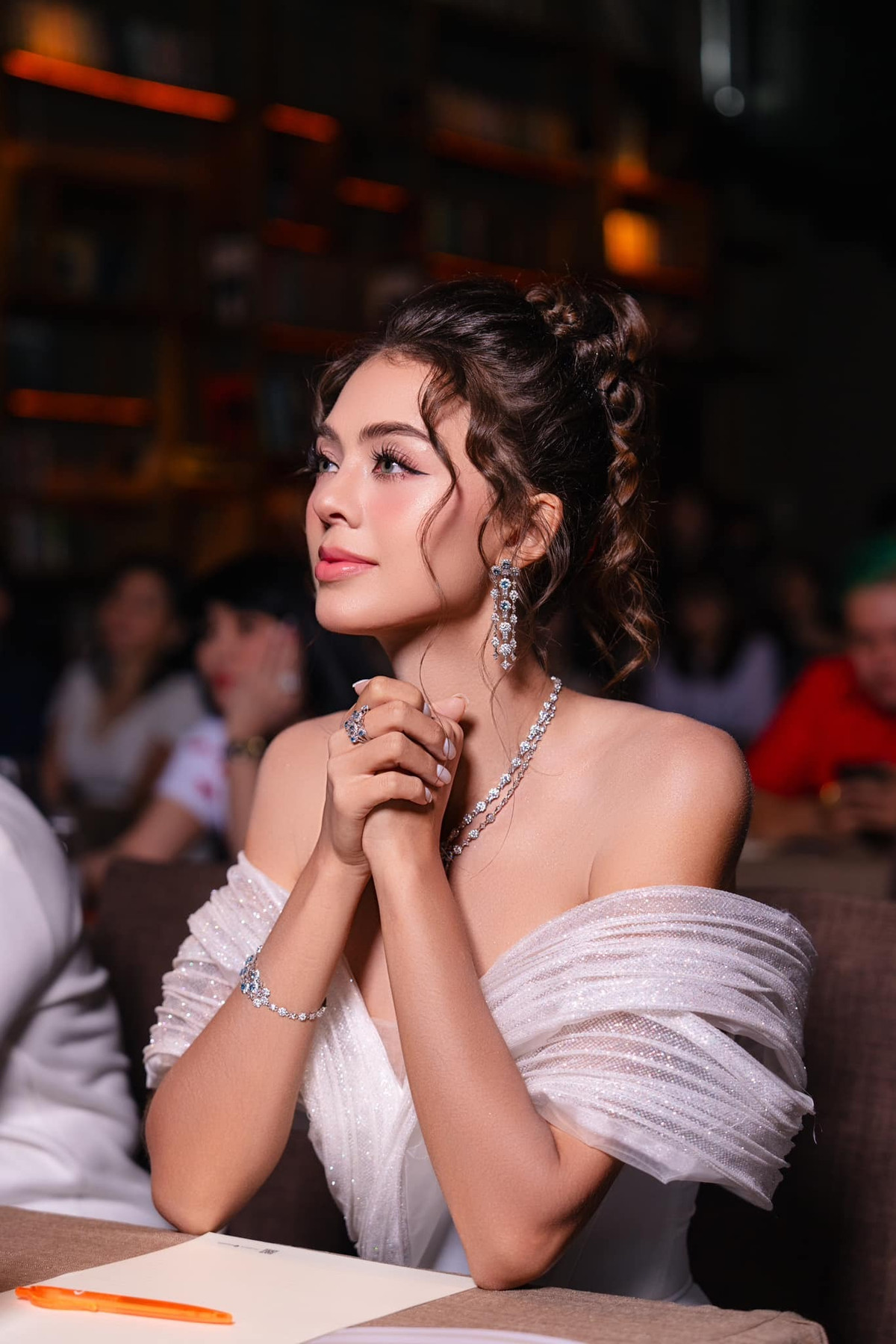 Với làn da trắng, thần thái sang chảnh và phong cách thời trang hiện đại, Dianka thường xuyên gây chú ý mỗi khi xuất hiện.