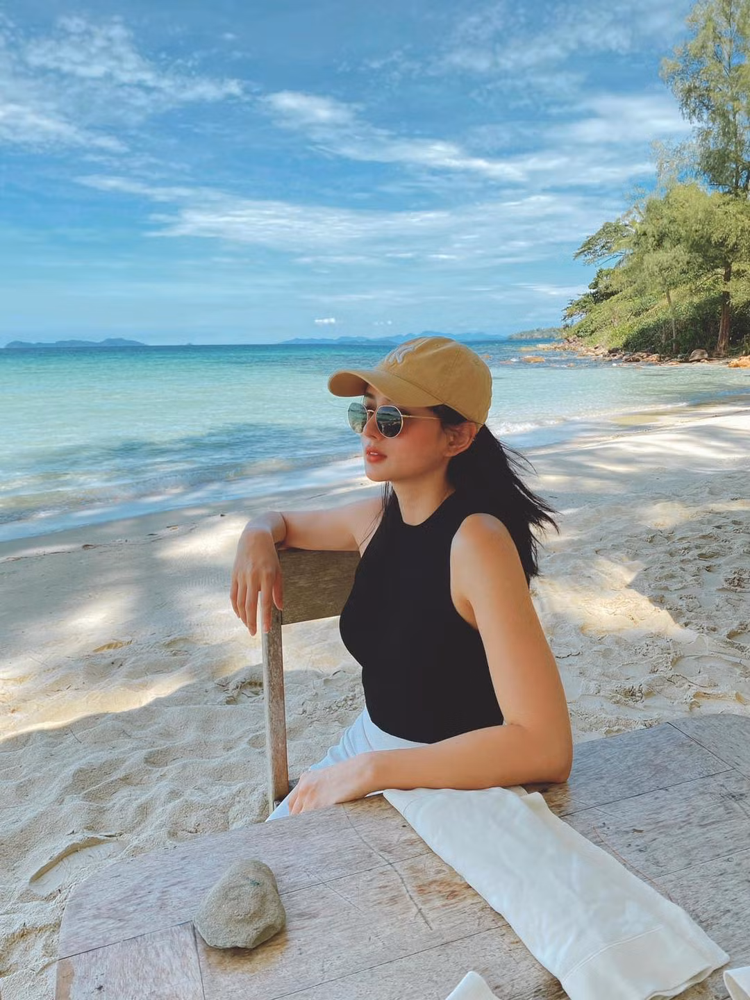 Tháng 9/2019, mỹ nhân gốc An Giang lên xe hoa với tỷ phú người Thái Lan hơn cô 15 tuổi. Đám cưới đẹp như mơ của cô nàng từng "gây bão" truyền thông thời điểm đó.