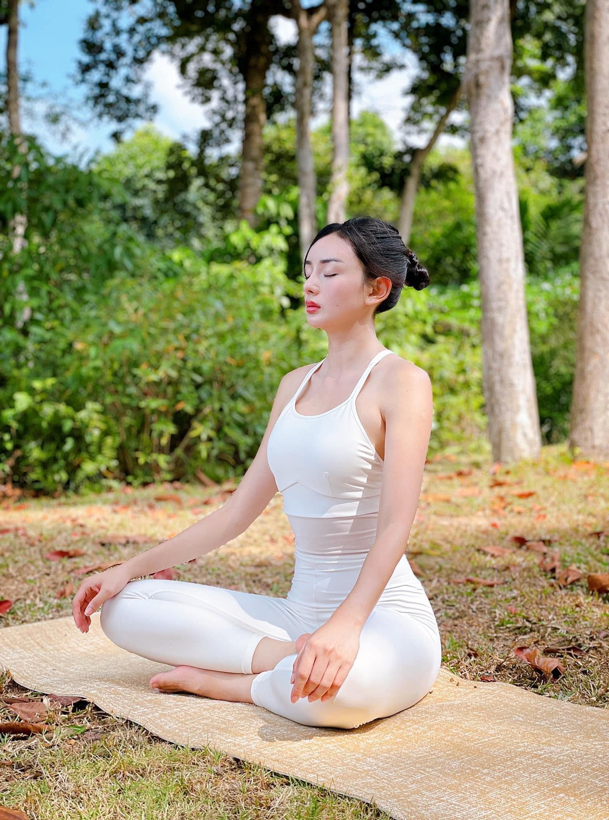 Sau quá trình phẫu thuật thẩm mỹ thành công, Angela Chu được mệnh danh là "Phạm Băng Băng phiên bản Việt". Nhan sắc hiện tại của mỹ nữ An Giang sau nhiều năm nổi tiếng khiến nhiều người ngỡ ngàng.