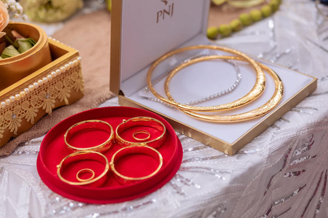 Càng đáng chú ý hơn khi những clip và hình ảnh này được chia sẻ với dòng caption ấn tượng.