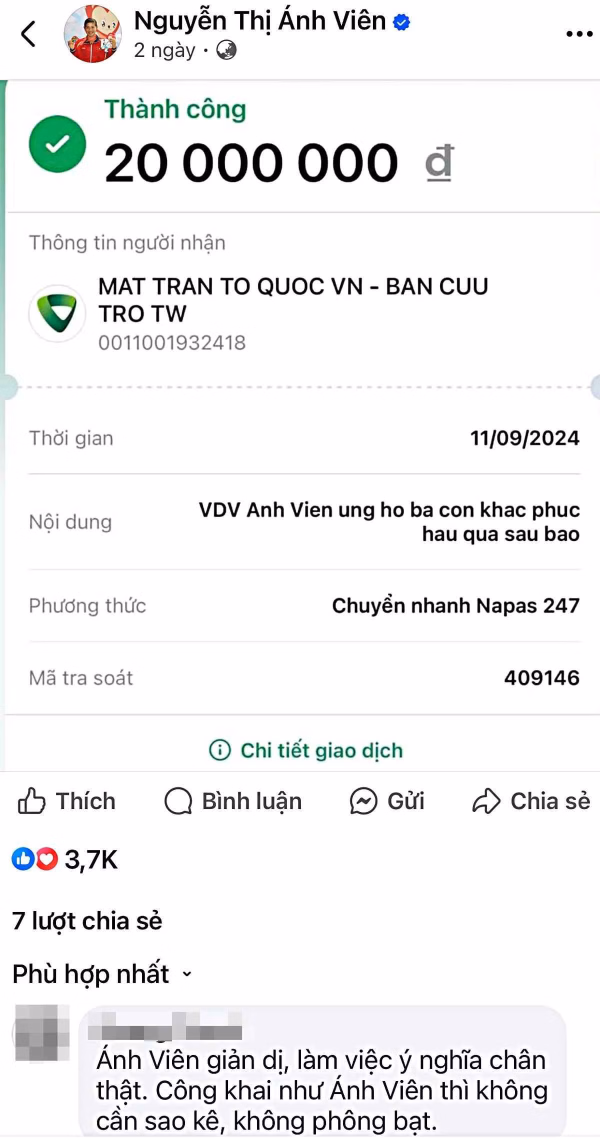 Một người hâm mộ bình luận trên bài đăng về chuyện ủng hộ bà con vùng lũ của Ánh Viên: "Ánh Viên giản dị, làm việc ý nghĩa chân thật. Công khai như Ánh Viên thì không cần sao kê, không phông bạt".