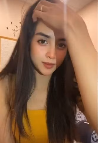 Mỗi clip cô giáo Thị Út Diên đăng tải lên mạng xã hội đều nhận được vô vàn lời khen ngợi từ người xem. Nhiều người còn không ngần ngại khuyên cô nàng nên tham gia các đấu trường sắc đẹp.