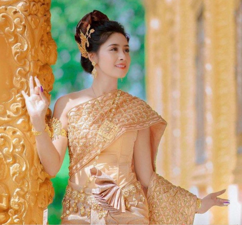 Cô giáo dân tộc xinh như Hoa hậu gây bão mạng là ai? Co giao dan toc xinh nhu Hoa hau gay bao mang la ai?