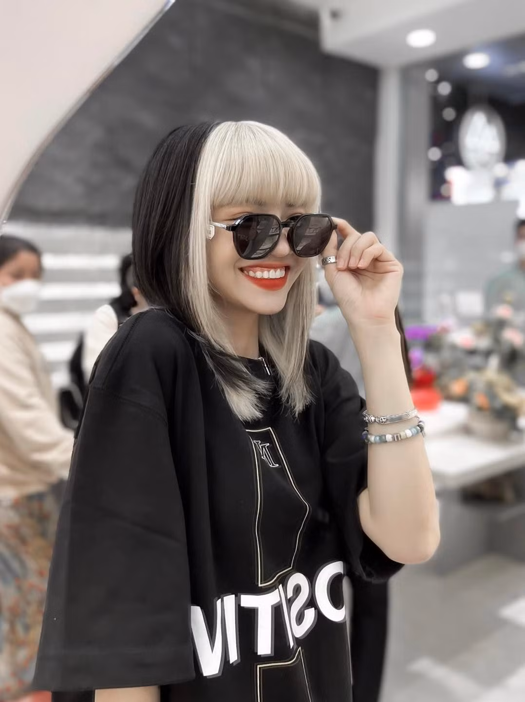 Tưởng mọi chuyện đã dừng lại tại đó nhưng gần đây lại xuất hiện clip CiiN khoe vũ đạo trong chính chương trình này khiến cư dân mạng lại càng sôi sục tranh luận.