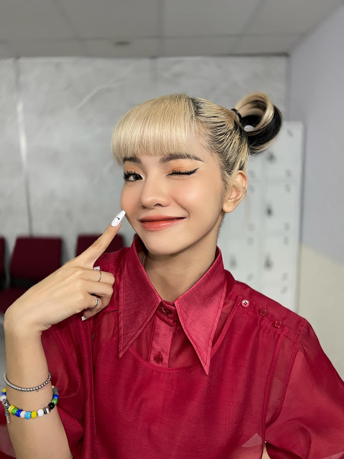 Thời gian gần đây, CiiN liên tục trở thành tâm điểm chú ý của netizen, nhiều lùm xùm đến với cô nàng điển hình như việc nhan sắc khi lên sóng truyền hình hay mới nhất là danh xưng "Lisa Việt Nam".