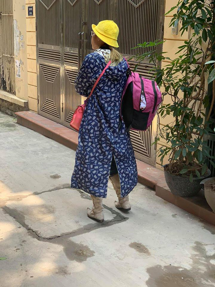 Bella luôn xuất hiện với cách ăn mặc khác người.