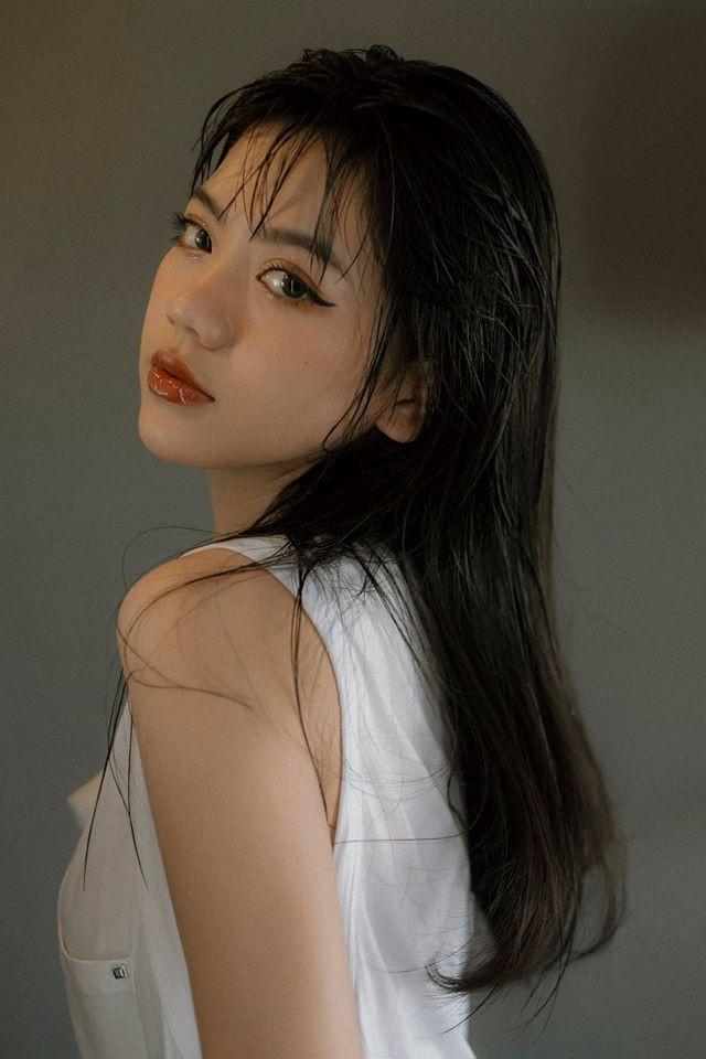 Khác với nữ sinh có vẻ ngoài năng động, cá tính ngày nào, Bảo Hân giờ đấy quá đỗi nóng bỏng. Ảnh: FBNV