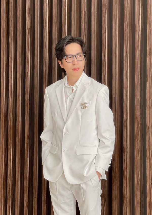 Hiện tại, công ty của ViruSs có ca sĩ Thùy Chi hoạt động dưới sự giúp sức của anh. Không chỉ vậy, vào tháng 5/2022, ViruSs đã được giới thiệu chính thức là Tổng giám đốc của 108 Gaming.