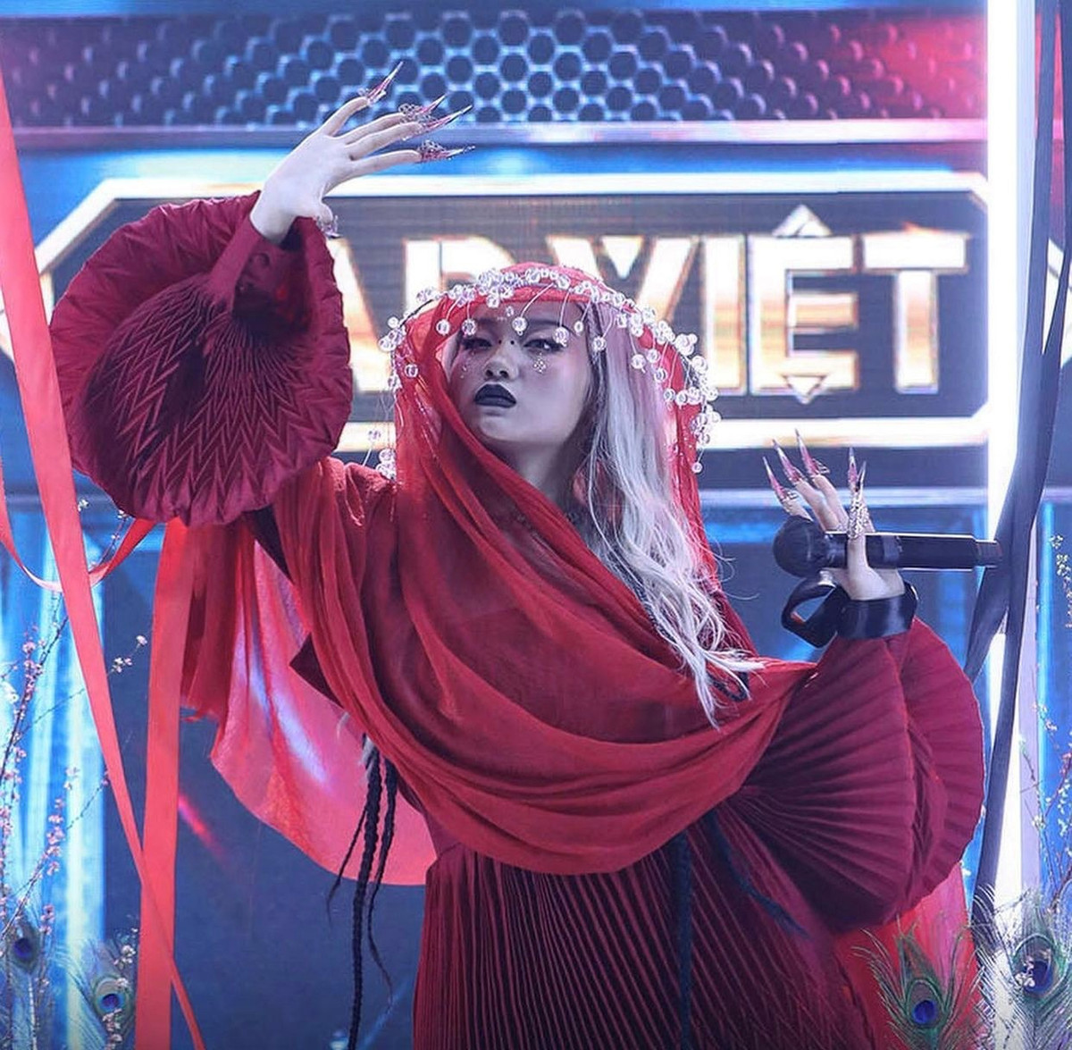 Đặc biệt, với màn trình diễn tại vòng Bứt Phá của Rap Việt đã giúp Kellie nhận được nhiều lời khen từ khán giả cũng như các rapper chuyên môn có tiếng trong làng rap, trở thành cái tên được kỳ vọng tại đêm chung kết.