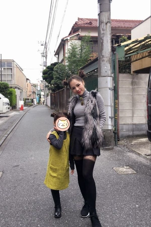 Con gái Lan Phương tên là Khánh An (tên thường gọi là Cherry), được mẹ cho theo học ở một trường quốc tế với mức học phí vô cùng đắt đỏ. Hai mẹ con đều có chung sở thích đi du lịch nên trên trang cá nhân của người đẹp thường chia sẻ khoảnh khắc tận hưởng cuộc sống bên con.