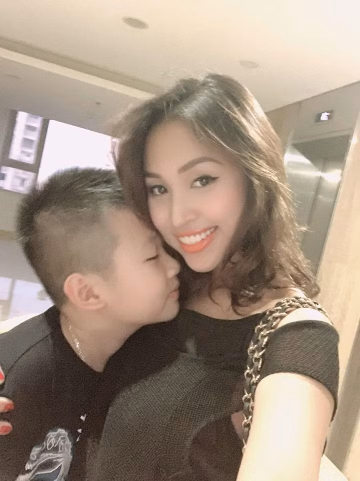 Trước những khó khăn tường chừng khiến người mẹ đơn thân phải gục ngã, thế nhưng Vân Hugo lại càng quyết tâm phải mạnh mẽ hơn để làm chỗ dựa cho con. Và chính tình yêu vô bờ bến của mẹ Vân đã chữa lành vết thương trong lòng bé Bin.