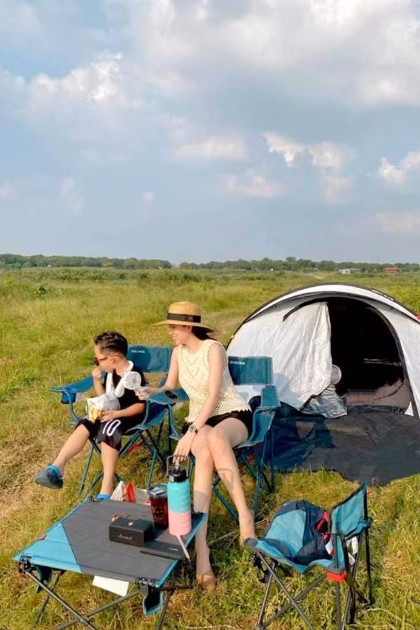 Trên Instagram, Ly Kute hay đăng tải những hình ảnh đáng yêu cùng con. Có thể thấy, bé Khoai Tây lớn lên vô cùng hạnh phúc trong tình yêu thương của mẹ. Cậu bé ngày càng ra dáng một "soái ca" chính hiệu, mới 5 tuổi đã cao 1m2, bằng chiều cao trung bình của một bé trai 7 tuổi.