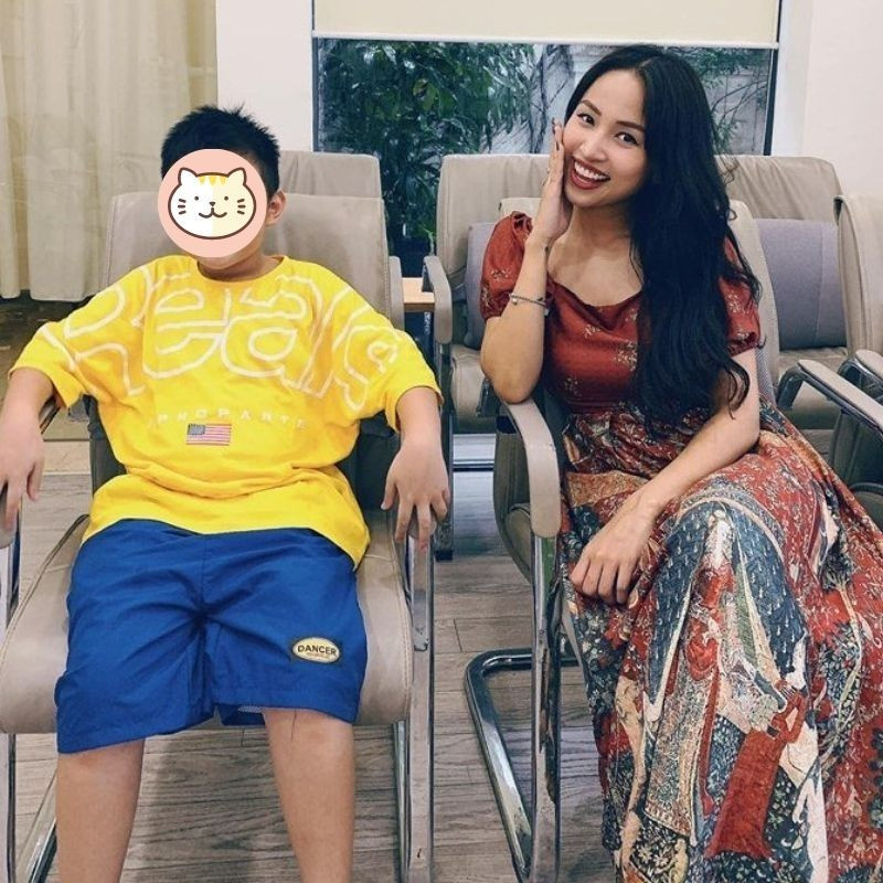 Vân Hugo tên thật là Nguyễn Thanh Vân (sinh năm 1985). Tên tuổi của cô gắn liền với một loạt các chương trình truyền hình như Hugo và các bạn, Đường lên đỉnh Olympia, Vì bạn xứng đáng, ... Ngoài ra, Vân hugo còn tham gia diễn xuất, nổi bật là vai diễn trong sitcom Nhật ký Vàng Anh.