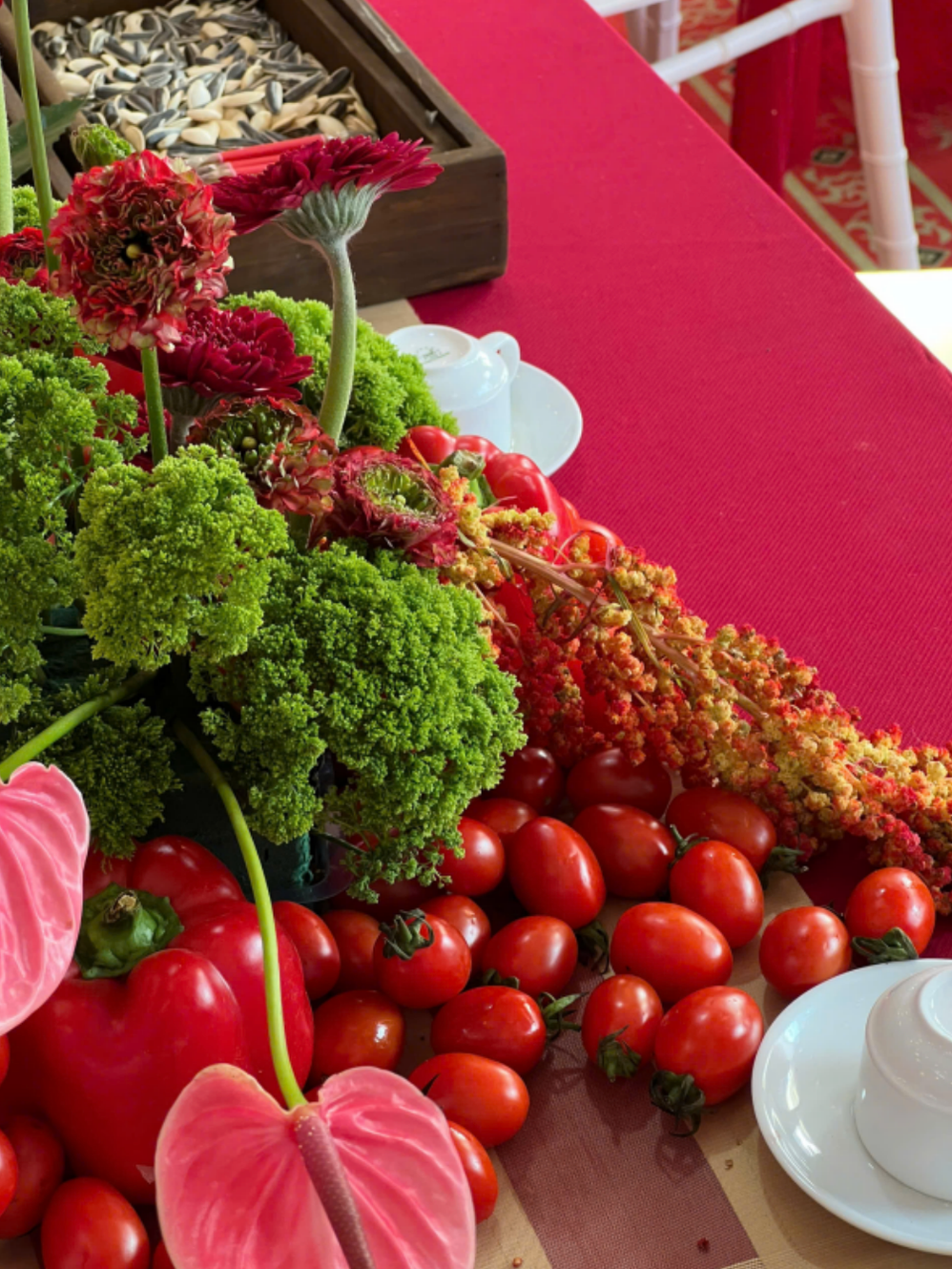 Được biết, chủ nhân của loạt decor trên là Hoàng Thu Thuỷ (SN 1999, Sơn Tây, Hà Nội) – chị họ của cô dâu.