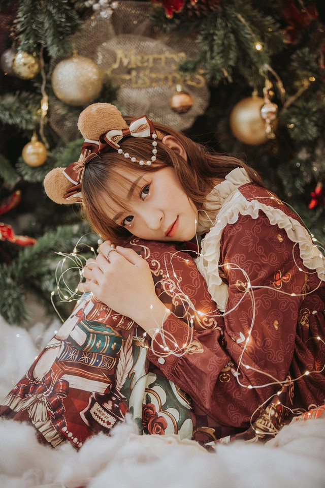 Về cuộc sống hàng ngày, ngoài giờ học, Mỹ Trinh làm thêm công việc dạy giao tiếp tiếng Anh và là chủ nhiệm câu lạc bộ Vinh English club, để chia sẻ niềm đam mê ngoại ngữ của mình với nhiều bạn trẻ