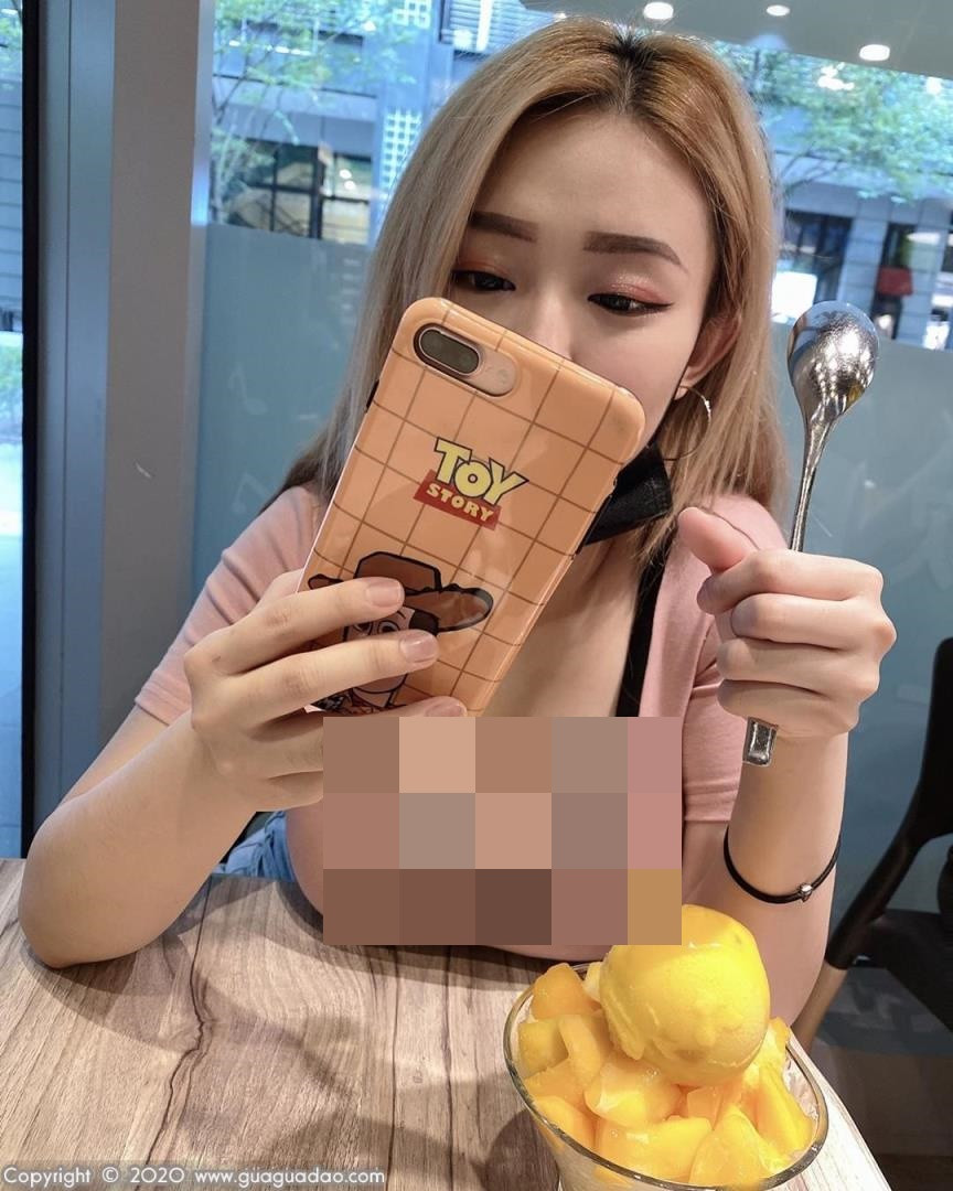 Mời quý độc giả xem thêm những bức ảnh về hot girl ngực khủng lộ nhan sắc thật khiến dân tình hết hồn.