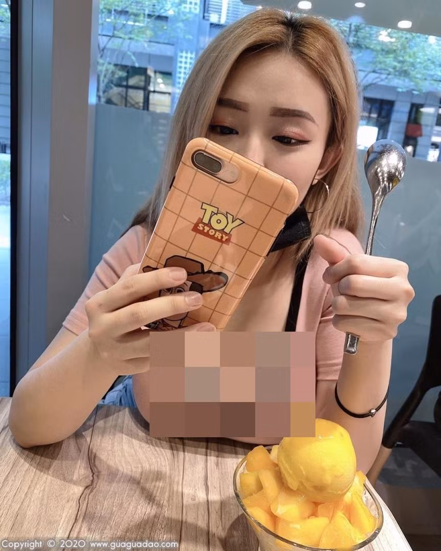 Mời quý độc giả xem thêm những bức ảnh về hot girl ngực khủng lộ nhan sắc thật khiến dân tình hết hồn.