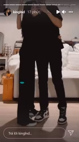 Linh Ngọc Đàm và Hoài Nam vướng tin đồn hẹn hò từ tháng 8/2021 khi xuất hiện clip ghi lại những khoảnh khắc tình tứ của cặp đôi.