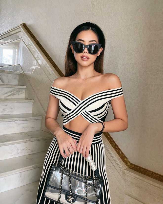 Với nhiều người chắc chuỗi ngày ở nhà nhàm chán lắm, còn riêng rich kid Tiên Nguyễn thì không. Vì cô nàng còn bận lên đồ xịn, bận chụp hình "sống ảo" và bận...