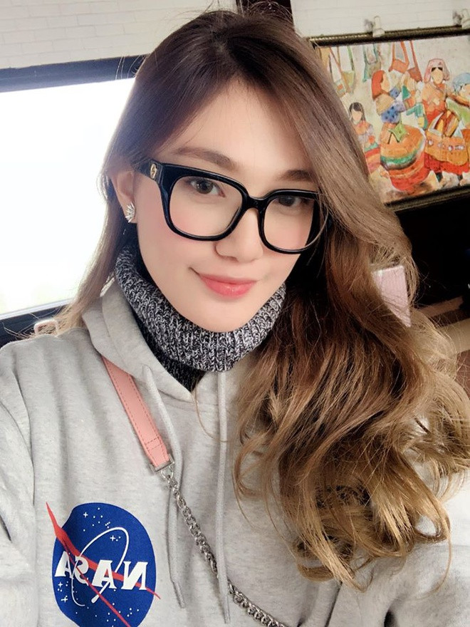 Hồng Đào cho biết cô rất bất ngờ và hạnh phúc khi mang lại niềm vui cho gia đình và bạn bè. Sau kỳ nghỉ Tết của mình, tân hoa khôi ĐH Hoa Sen cho biết cô thích một cái Tết đoàn viên sum họp bên gia đình.