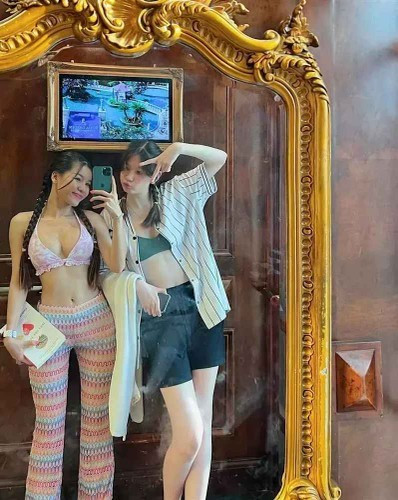 Thanh Giang thân thiết với chị dâu. Cả 2 thường xuyên chụp ảnh chung và đăng tải lên mạng xã hội.