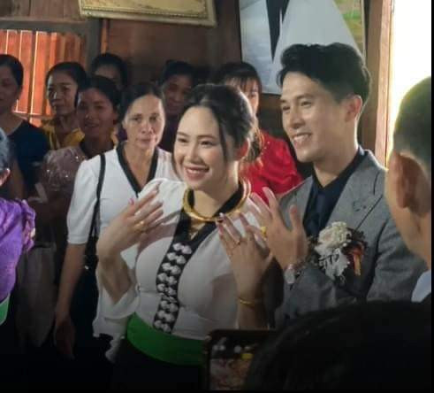 Sau 9 năm bên nhau, chuyện tình cảm êm đềm của Đình Trọng và Huyền Trang vẫn luôn được chúc phúc và mến mộ.