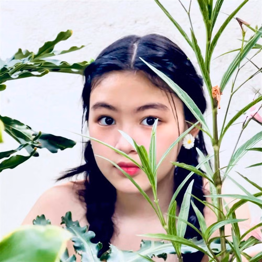 Một trong những động tác như đang múa của Lọ Lem gây chú ý.