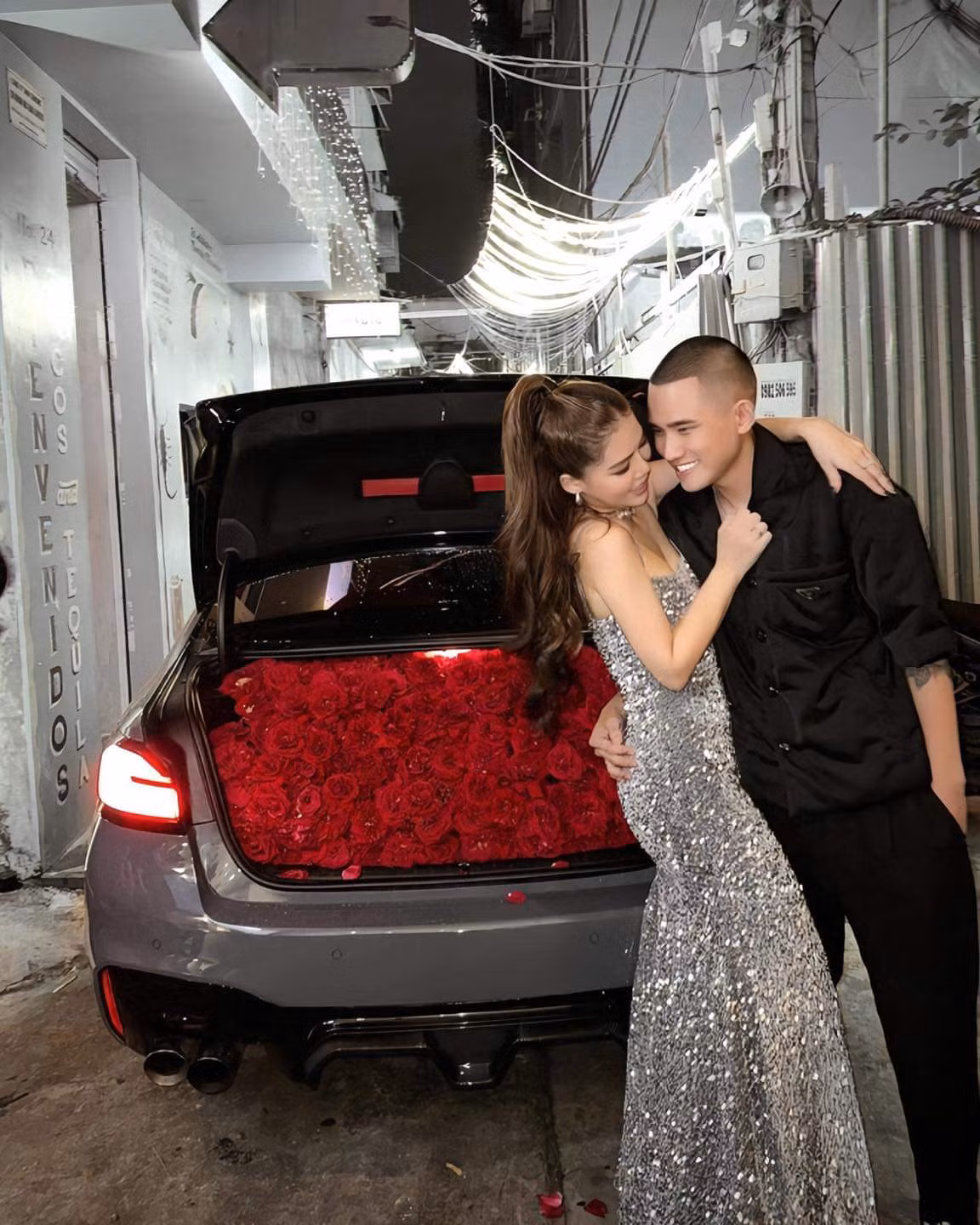 Mặc dù rất nổi tiếng trên các nền tảng MXH nhưng công việc chính của cặp đôi TikToker này là quản lý chuỗi nhà hàng món ăn Việt tại Nga. Ít ai biết rằng để có được cuộc sống viên mãn, hạnh phúc như hiện tại cặp đôi cũng từng trải qua giai đoạn đấu tranh dữ dội với gia đình để được ở bên nhau.