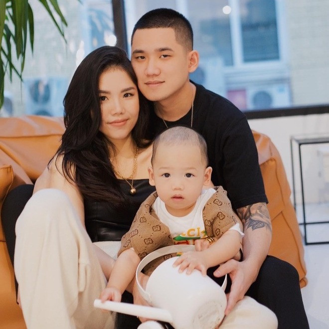 Thế nhưng, mối nhân duyên của cả hai đã được "ông tơ, bà nguyệt" se lại một cách đầy khéo léo khi gia đình Lacci chuyển tới làm hàng xóm nhà Trox. Lửa gần rơm, sau nhiều lần cả hai tiếp xúc và trở thành đôi bạn thân không thể tách rời.