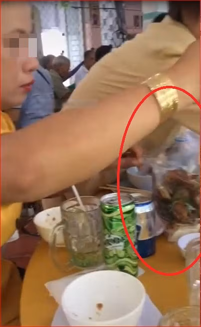 Việc đi ăn cỗ mang phần về trở thành một nếp văn hóa của bộ phận người Việt, đến nay vẫn xuất hiện ở một số địa phương. Thế nhưng, khi xã hội phát triển hiện đại hơn, những thói quen, tập tục thời xưa có phần không phù hợp với quan điểm, cách nhìn của giới trẻ ngày nay.