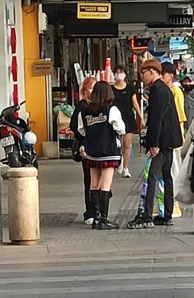 Và đương nhiên so hình đăng "Phây" của Linh Ngọc Đàm với ảnh fan chụp thì cứ như một trời một vực.