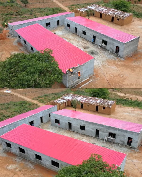 Quang Linh cũng hé lộ một điểm đặc biệt so với các trường học Việt Nam: “Tại Angola người dân không có thói quen treo cờ và cũng không có nghi thức chào cờ đầu tuần như các trường học ở Việt Nam các bạn ạ".