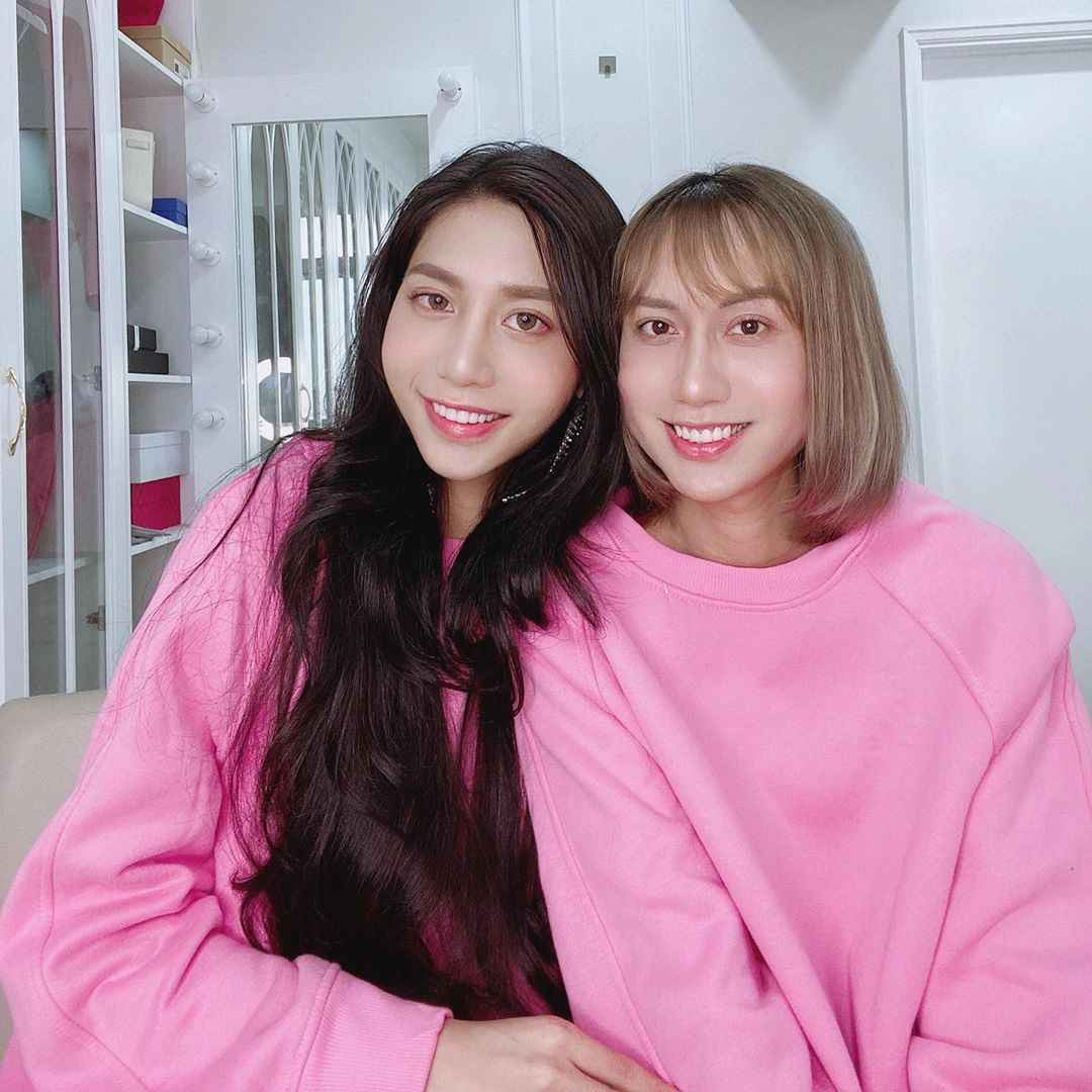 Ngày nào Shayne cũng khóc vì bị ảnh hưởng tâm lý. Suốt đêm đầu được gặp mẹ, Shayne mệt quá nên chỉ ngủ li bì, không nói chuyện được nhiều. Muốn nhắn tin cho bạn bè, người thân biết mình đã phẫu thuật an toàn để họ an tâm cũng không làm được'. Shayne Khánh Vân Trần cho biết thêm.