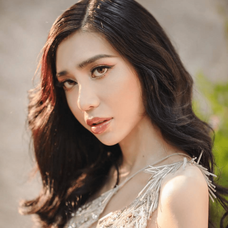 Trên kênh Youtube của mình, Shayne Khánh Vân Trần không ngại chia sẻ về hành trình làm đẹp cũng như những câu chuyện cuộc sống, phong cách sống cá nhân.