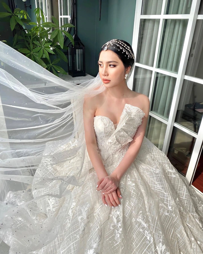 Chia sẻ về việc có nối nghiệp kinh doanh của gia đình, Shayne Khánh Vân Trần từng nói: 'Shayne thích làm đẹp, hoạt động trong lĩnh vực thuộc về nghệ thuật, Shayne không giỏi kinh doanh nên không tham gia vào việc kinh doanh của gia đình, mặc dù mọi người nhìn thấy bánh mì BreadTalk hay xuất hiện trong vlog của mình, đó cũng là một cách mình làm KOLs cho gia đình thôi còn ngoài salon, spa nail hiện tại thì sắp tới mình có những dự định mở thêm local brand (thương hiệu quần áo riêng, nội địa) và cũng chưa nghĩ suy nghĩ gì về chuyện nối nghiệp gia đình...