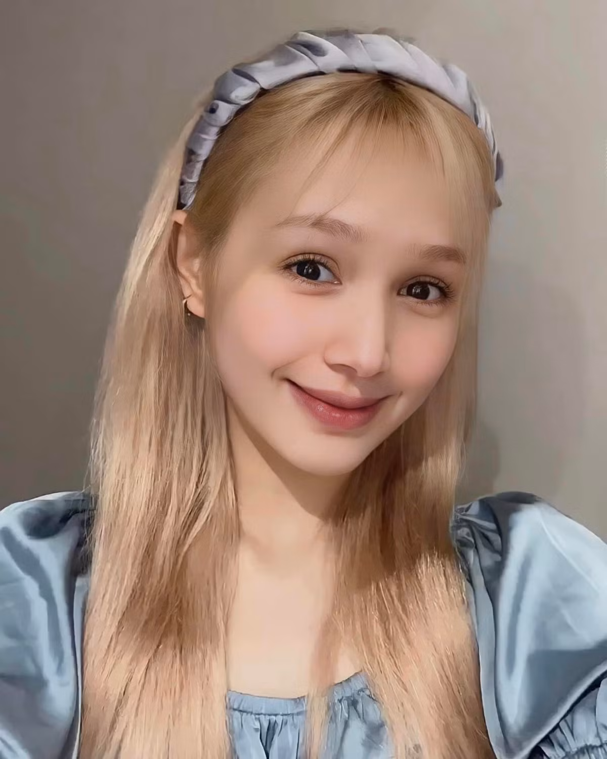 Ngoài ra, netizen còn dành nhiều tình cảm cho Xoài Non chính bởi sự giản dị, gần gũi trong tính cách của cô nàng. Dù được mọi người cưng chiều nhưng nàng hot girl Instagram nhiều lần nhận lời khen bởi cách ứng xử lễ phép, tình cảm và luôn tự lập, chủ động trong mọi công việc.