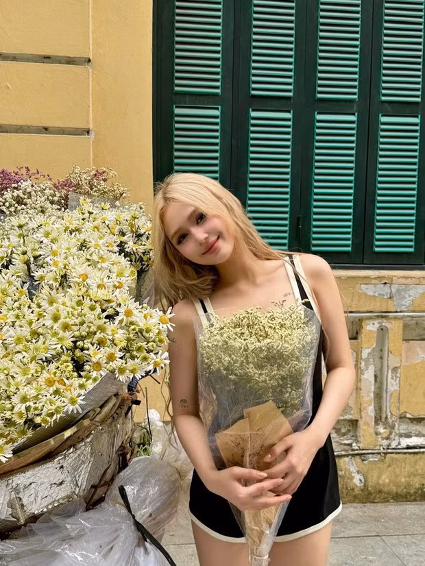 Lấy chồng hào môn từ năm 18 tuổi, Xoài Non được nhiều người mệnh danh là “công chúa” bởi cô nàng không chỉ sở hữu nhan sắc xinh đẹp mà còn có cuộc sống cực màu hồng.