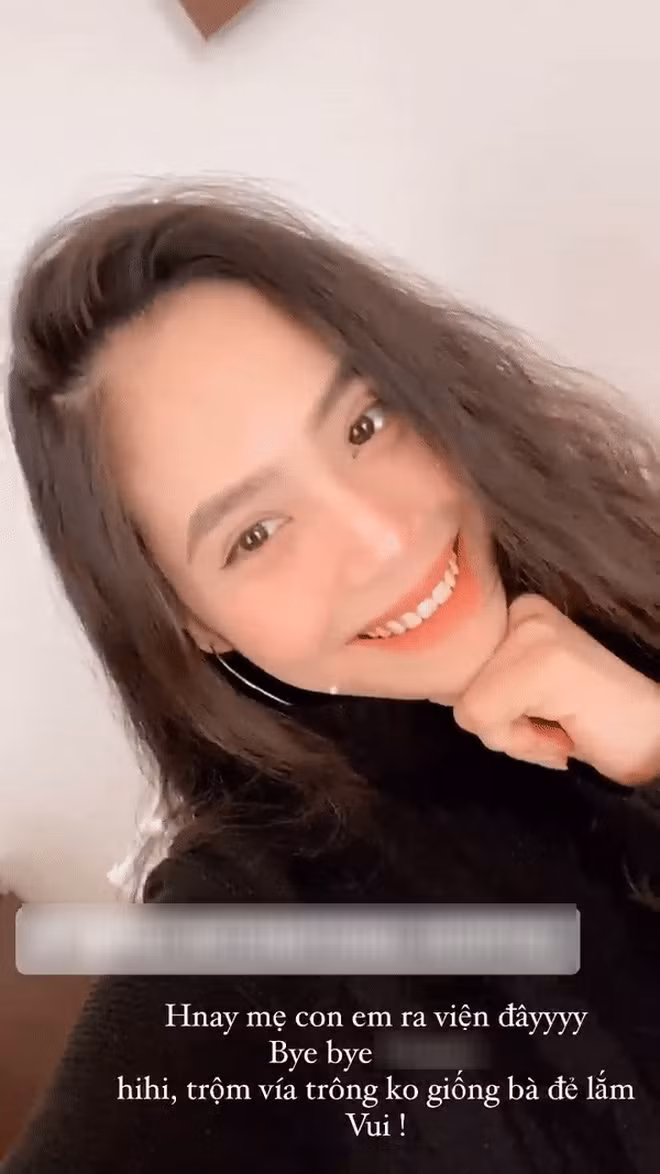 Có lẽ đọc được sự tò mò của dân cư mạng, ca nương Kiều Anh cũng có giải đáp với fan về bí quyết "giấu" khéo bụng bầu của mình.