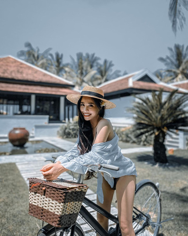 Thông qua mục hỏi đáp trên Instgram, một fan hâm mộ đã gửi tới Kiều Anh một câu hỏi: "Sao chị bầu mà không thay đổi cơ thể và mặt. Không nhận ra luôn ạ".