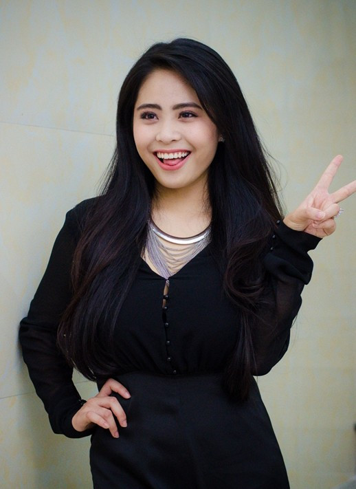 Kèm theo câu trả lời, Kiều Anh cũng đăng tải bức ảnh cực thon gọn, hack dáng.