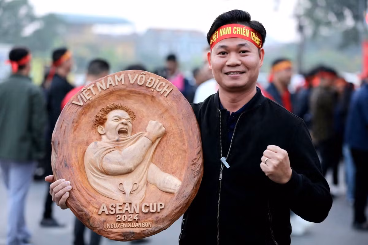 Trước trận chung kết lượt về tại Thái Lan vào ngày 5/1, anh Quân hy vọng Xuân Son và các cầu thủ trong đội tuyển Việt Nam sẽ giữ vững phong độ, thi đấu tốt để rước cúp về cho nước nhà.