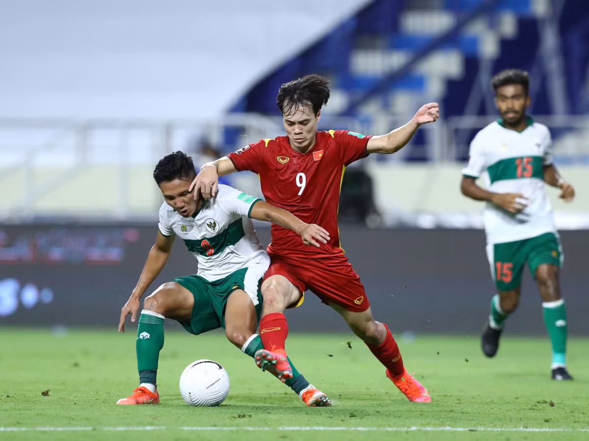 Về mặt phong độ, Văn Toàn đang có mùa giải hay nhất trong màu áo Hoàng Anh Gia Lai với 7 bàn/24 trận tại V.League 2022. Anh giải tỏa cơn khát bàn thắng trong màu áo ĐT Việt Nam sau hơn 5 năm với 1 bàn thắng ghi được trong trận giao hữu với Ấn Độ.