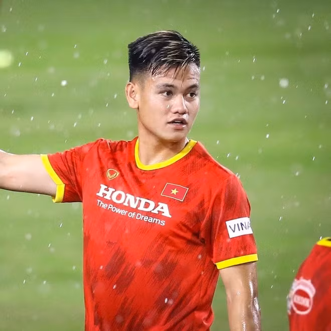 Hồ Tấn Tài là một trong những hậu vệ hỗ trợ tấn công tốt nhất của bóng đá Việt Nam. Tính đến mùa giải thứ 5 chơi ở V.League, anh đã ghi 14 bàn và có 10 đường kiến tạo.