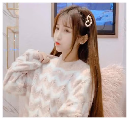 Dương Thanh Ninh có gương mặt khá bè chứ không thon gọn như trên ảnh, làn da cũng nhợt nhạt thiếu sức sống, đặc biệt là đôi mắt nhỏ kém xinh đẹp.