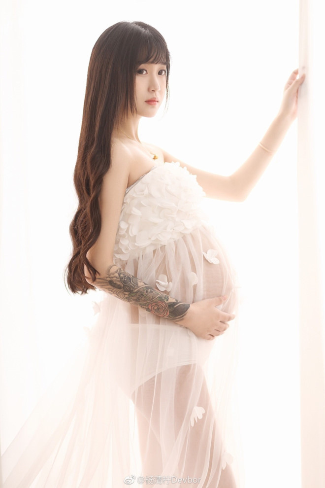 Trước scandal nhan sắc thật giả này, Dương Thanh Ninh còn từng gây xôn xao với scandal mang thai năm 19 tuổi.